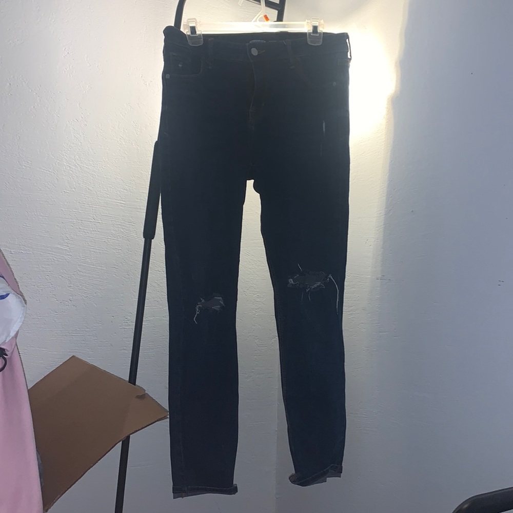 Ripped skinny jeans